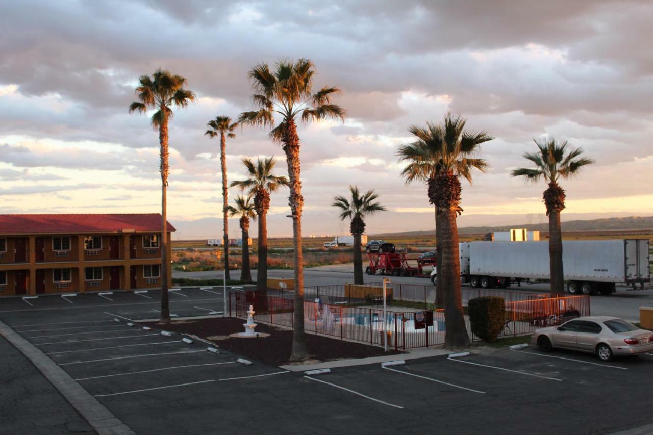 Vagabond Inn Buttonwillow I-5 Exit 253 Bakersfield Exterior photo